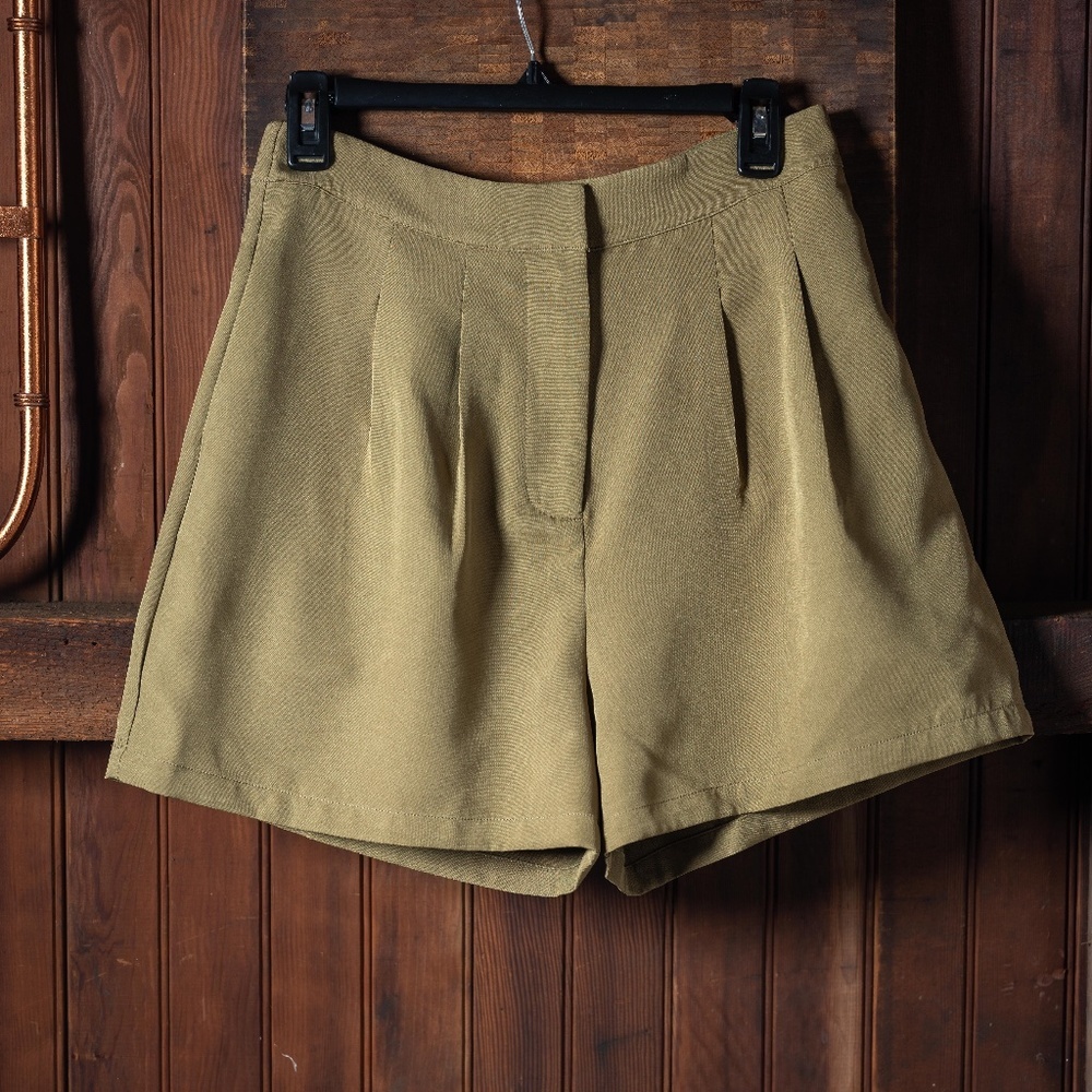 Olive Pleated Tailored Shorts Sz. M Mid Rise